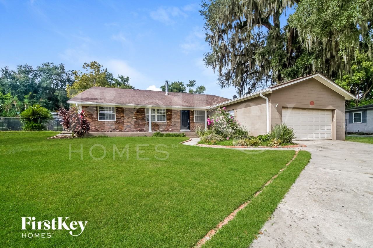 3636 Mirror Lake Dr - Photo 2 of 16