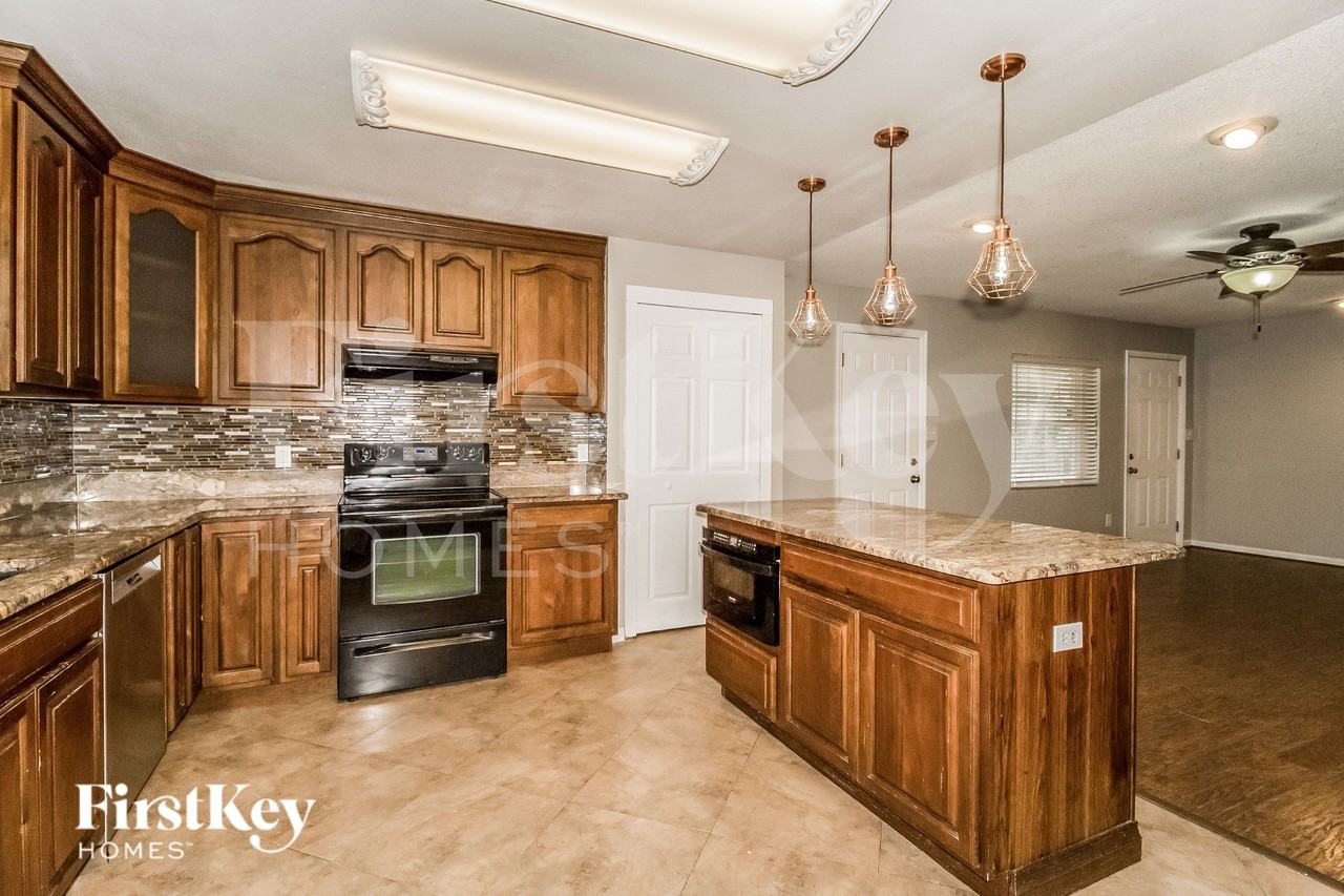 3636 Mirror Lake Dr - Photo 6 of 16