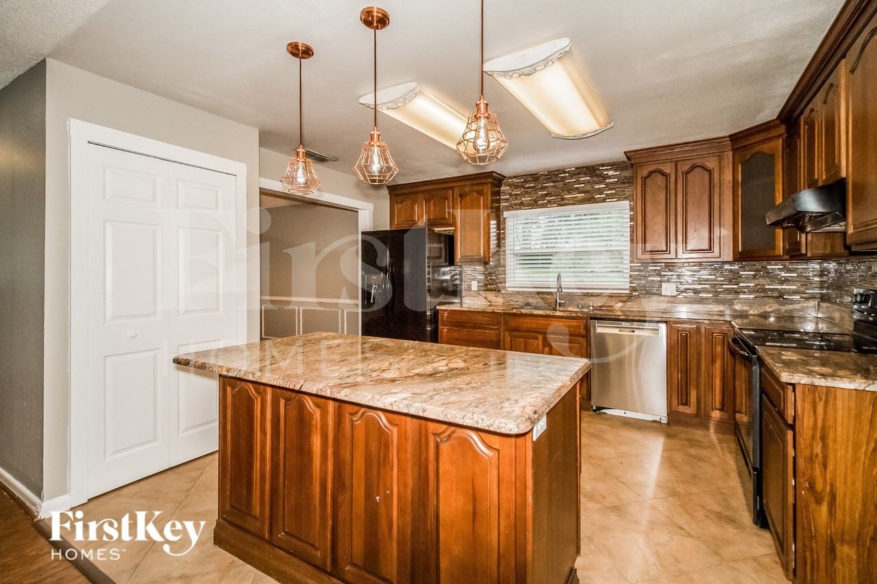 3636 Mirror Lake Dr - Photo 7 of 16