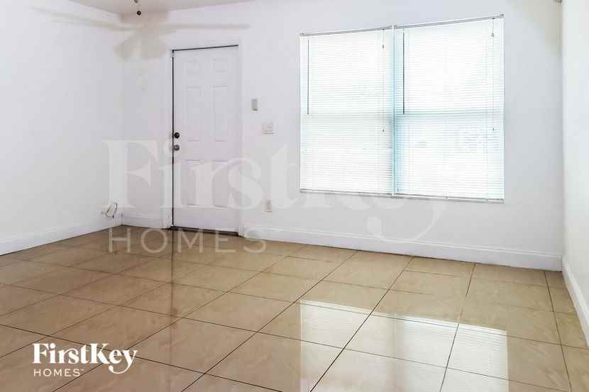 2932 Giuliano Ave - Photo 4 of 15