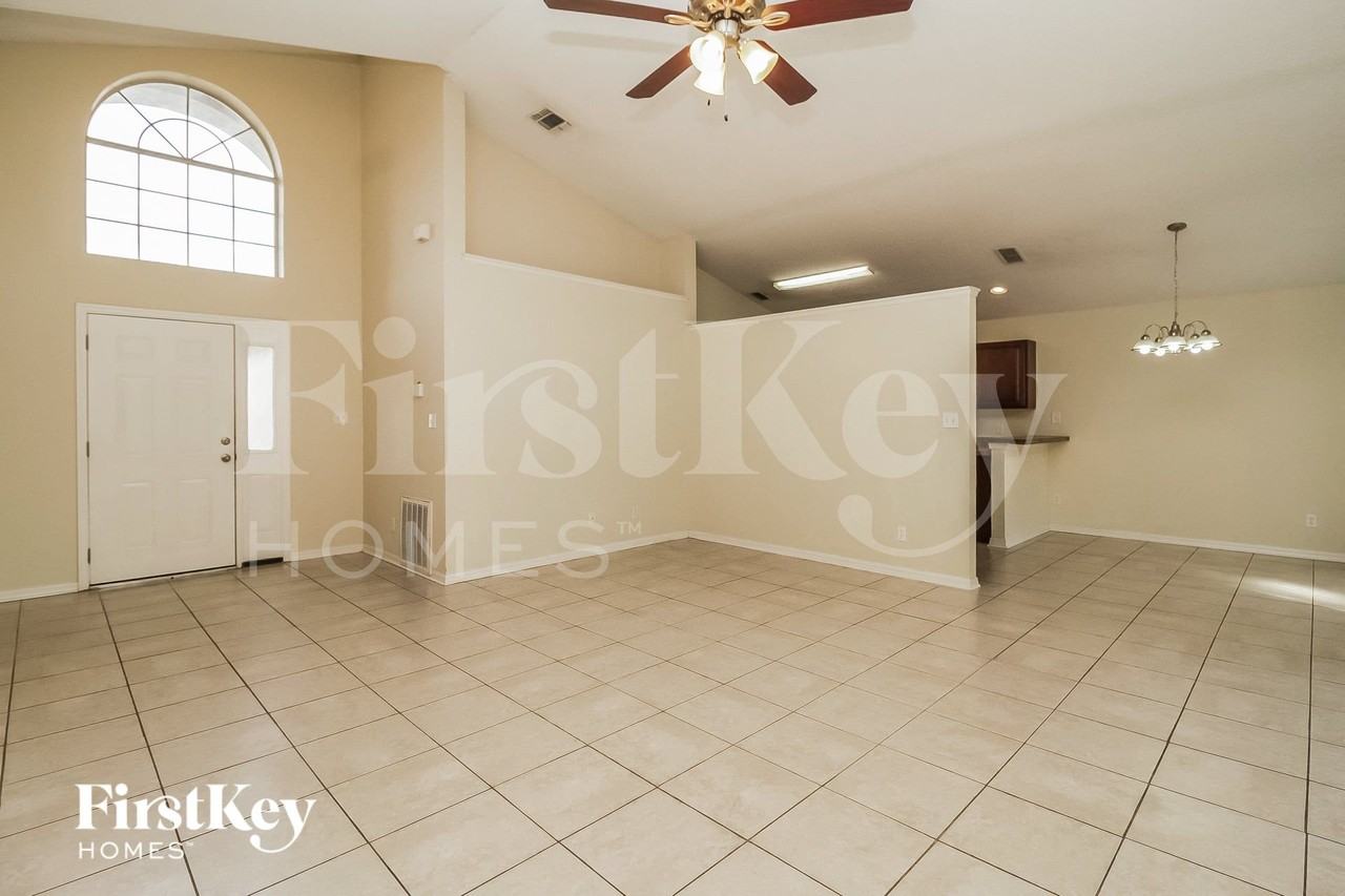 1627 Stanbury Dr - Photo 3 of 16