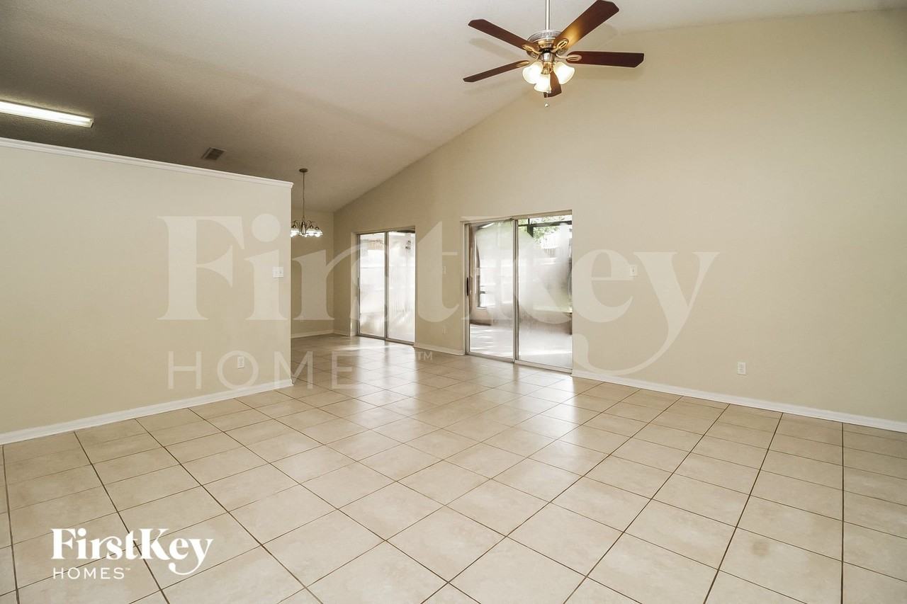 1627 Stanbury Dr - Photo 4 of 16