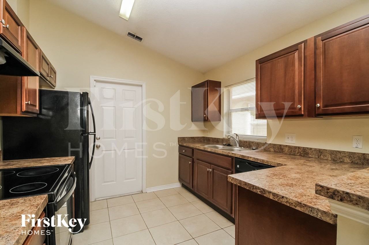 1627 Stanbury Dr - Photo 5 of 16