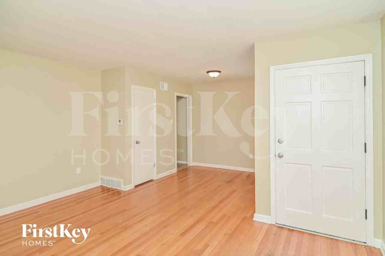 1392 S White Station Rd - Photo 4 of 15