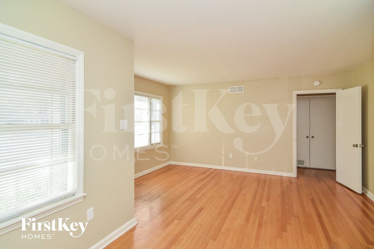 1392 S White Station Rd - Photo 5 of 15