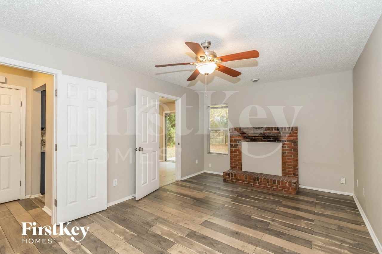 11047 Traci Lynn Dr - Photo 2 of 16