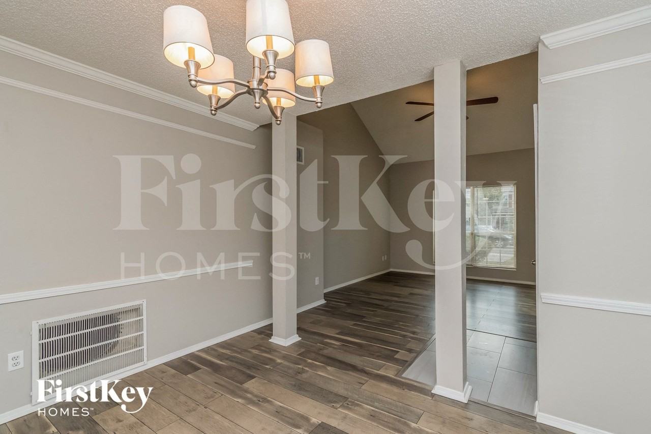 11047 Traci Lynn Dr - Photo 4 of 16