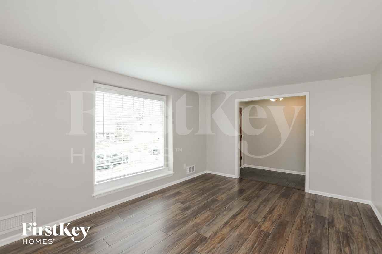 10614 W 98th Ter - Photo 3 of 15