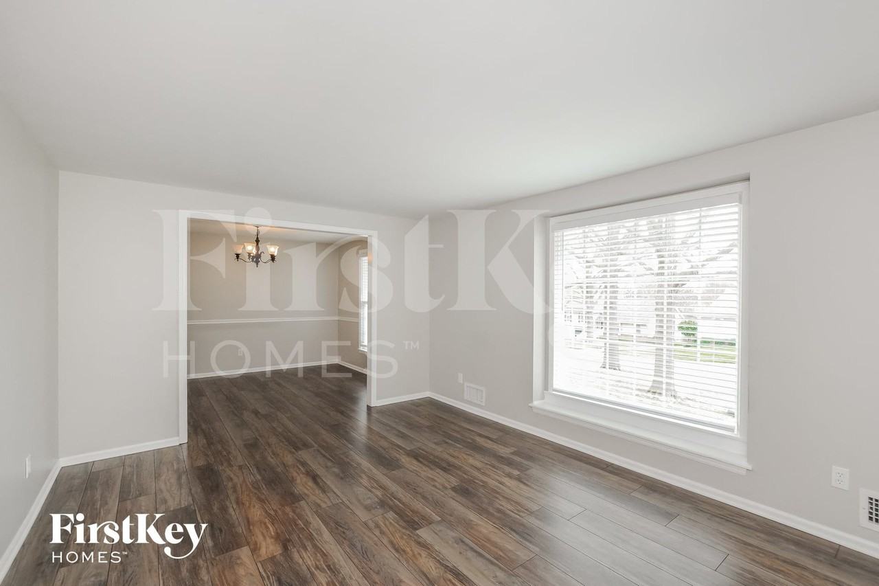 10614 W 98th Ter - Photo 4 of 15