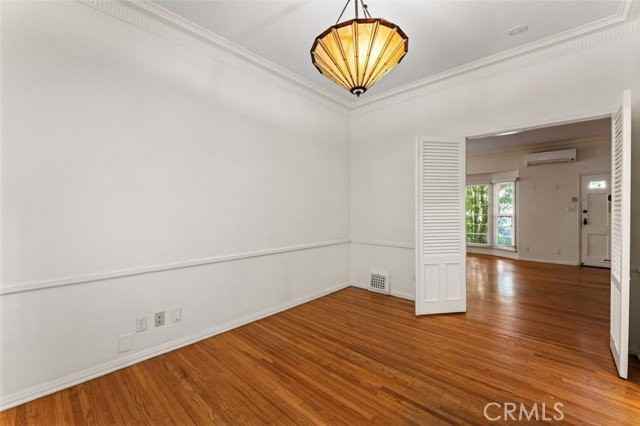 368 S Crescent Dr - Photo 2 of 8