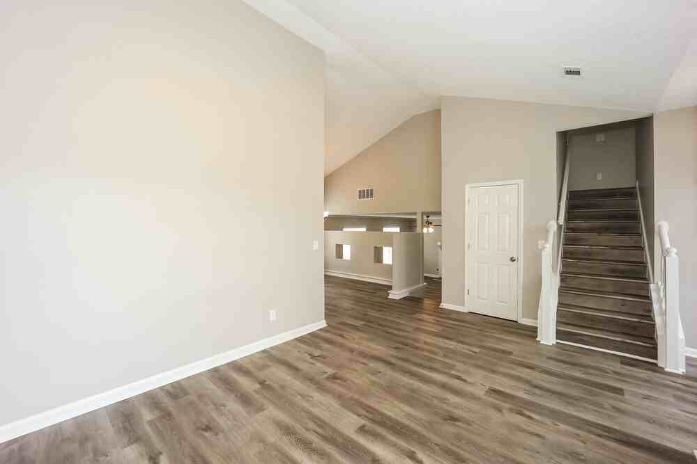 1072 Wynnbrook Ln - Photo 5 of 17