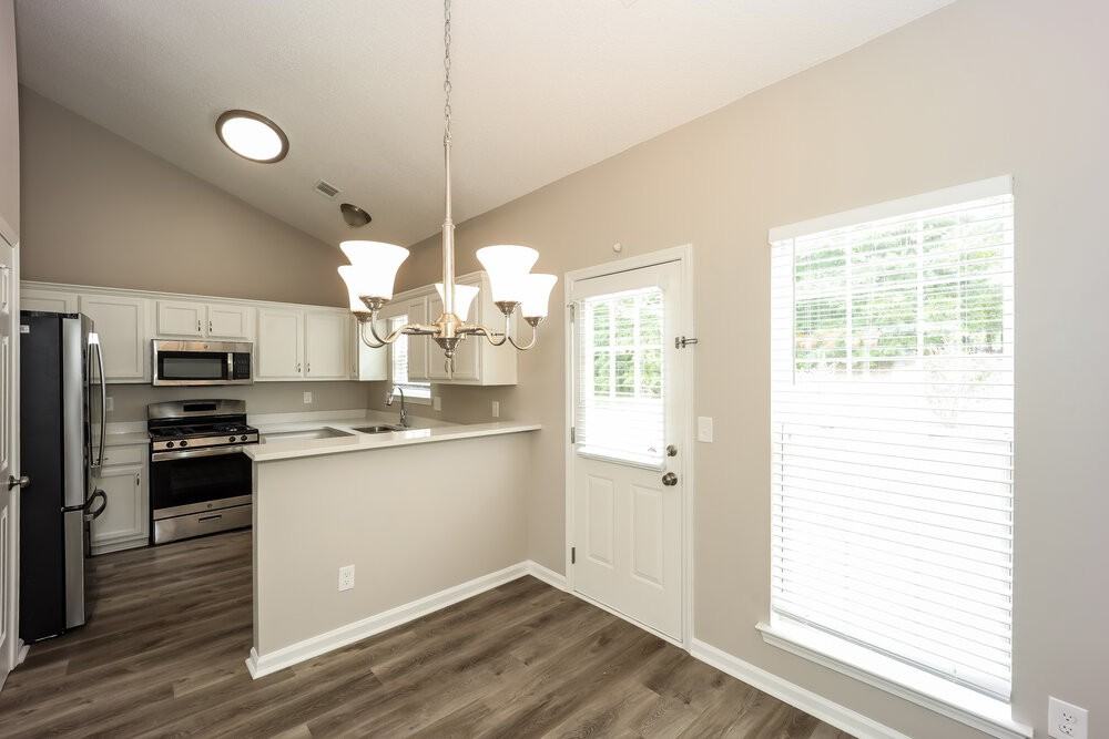 1072 Wynnbrook Ln - Photo 6 of 17