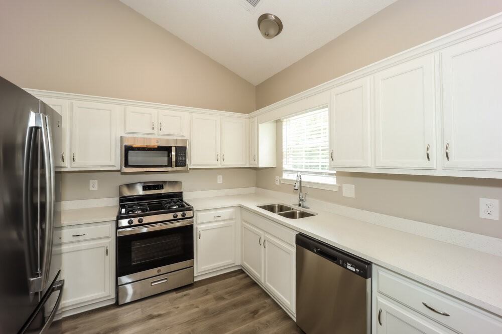1072 Wynnbrook Ln - Photo 7 of 17