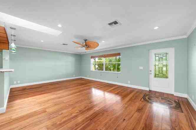970 Nixon Ave - Photo 3 of 13