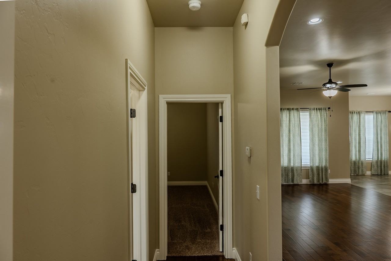 9105 Nw 84th St - Photo 5 of 26