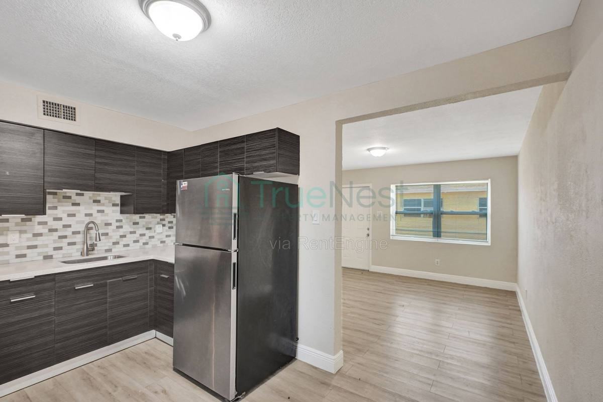 429 Nw 9th Ave #1 - Photo 5 of 20