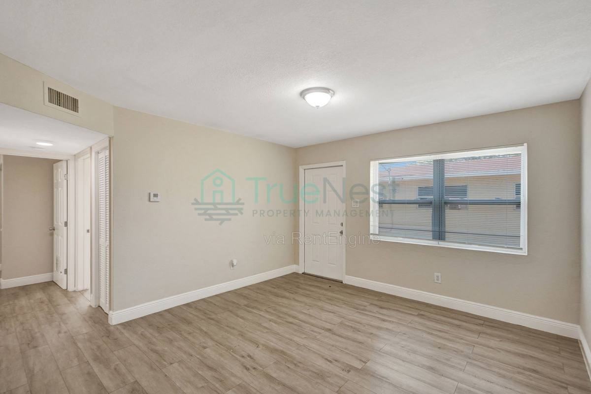 429 Nw 9th Ave #1 - Photo 7 of 20