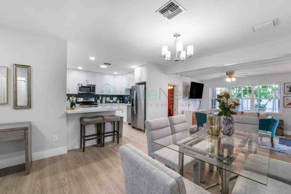317 Se 3rd Ter - Photo 4 of 14