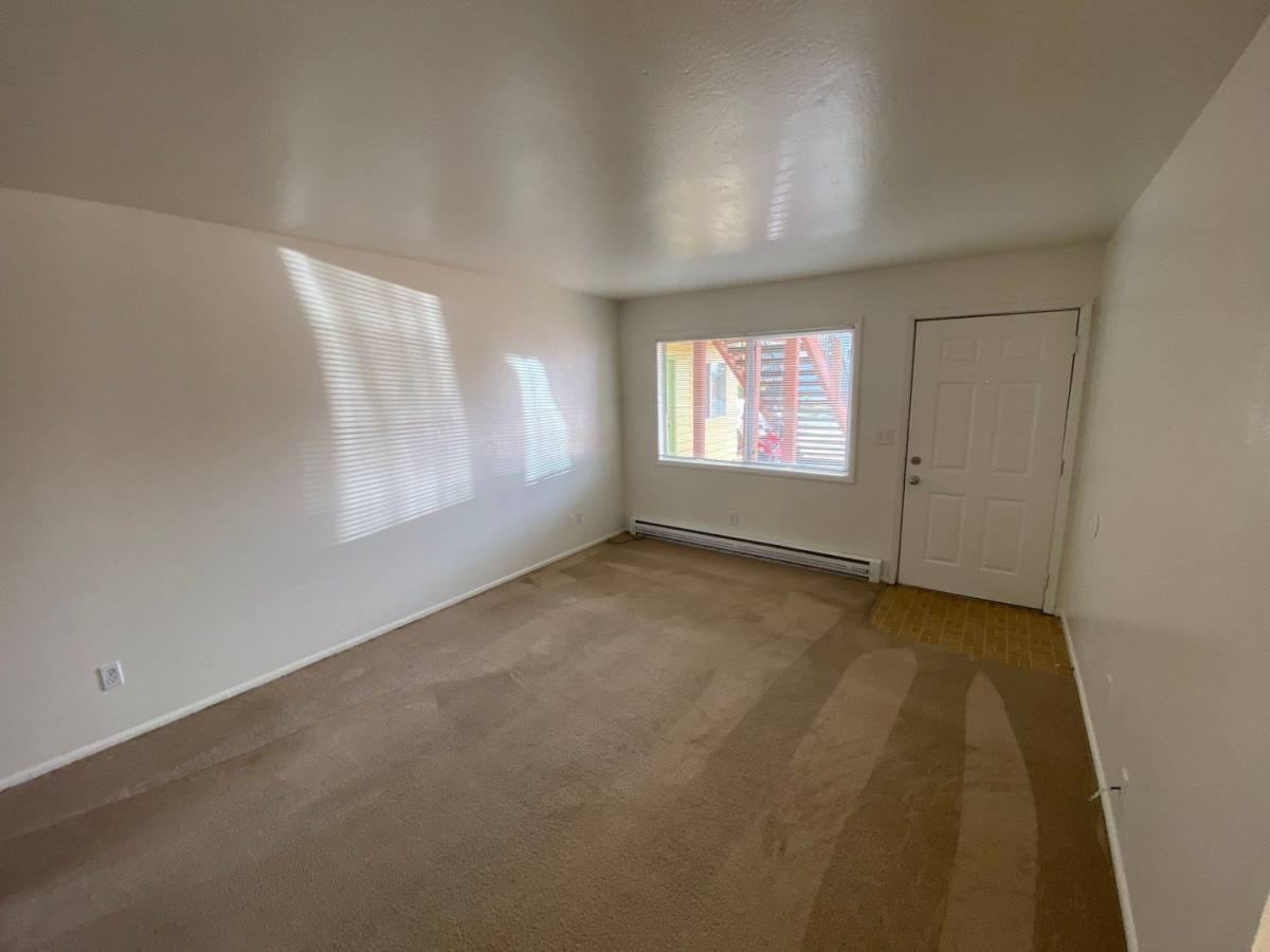 280 Se Orchard Ave #3 - Photo 2 of 9