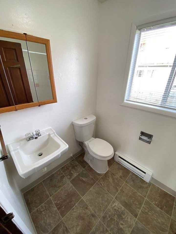280 Se Orchard Ave #3 - Photo 6 of 9
