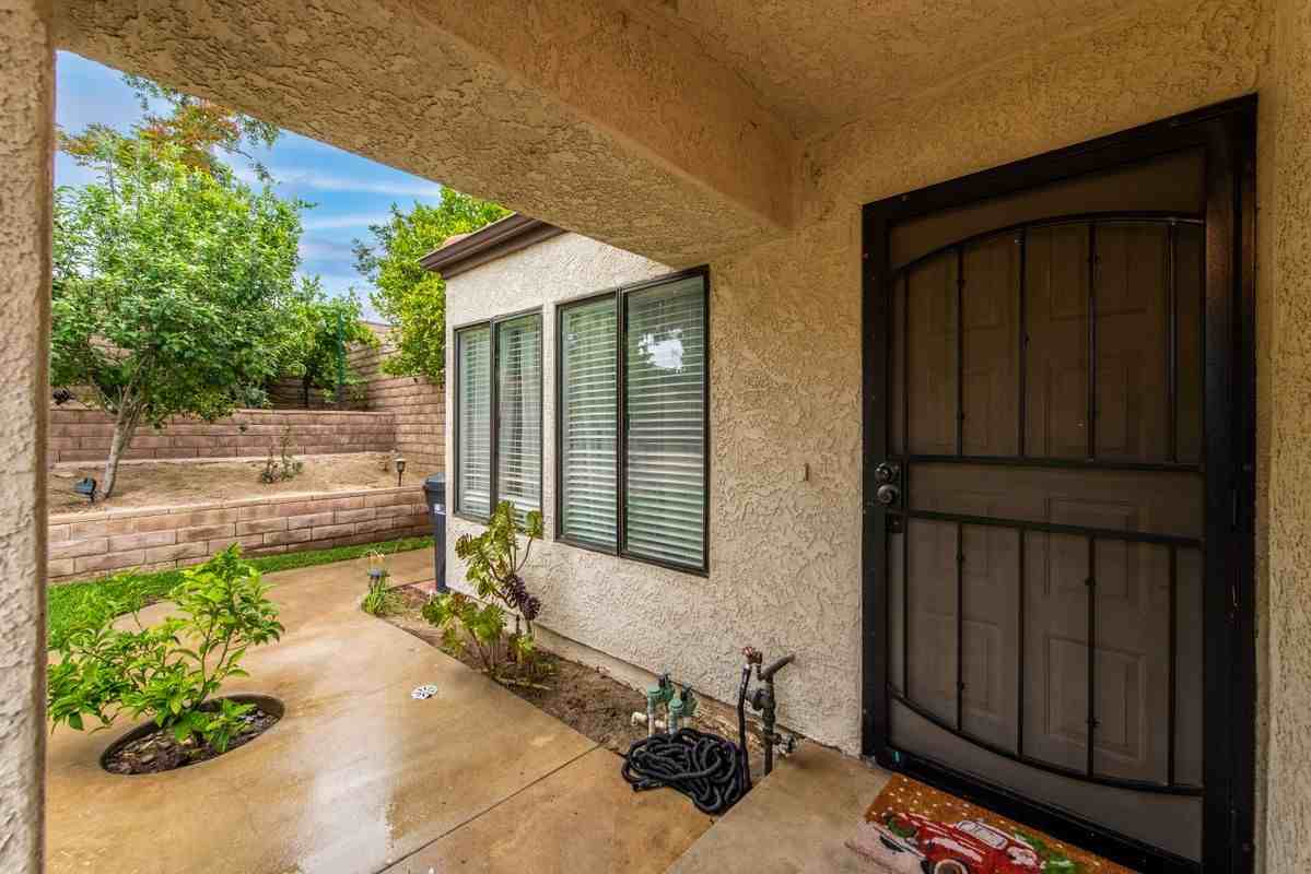 2394 Oak Haven Ave - Photo 3 of 21