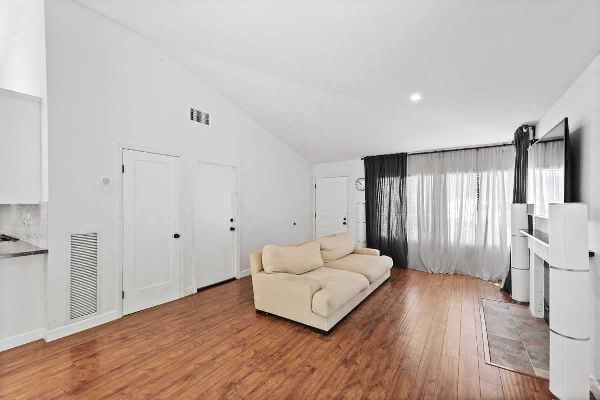 2394 Oak Haven Ave - Photo 4 of 21