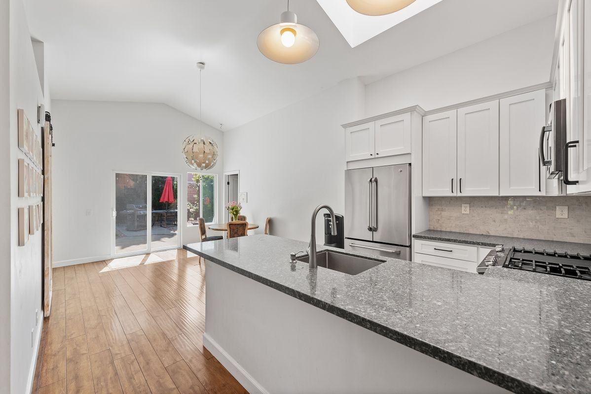 2394 Oak Haven Ave - Photo 5 of 21