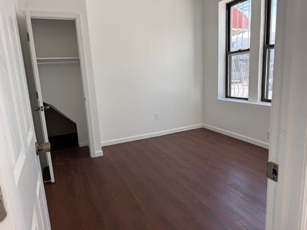 225 E 53rd St - Photo 3 of 24