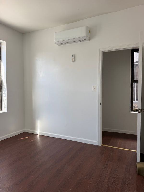 225 E 53rd St - Photo 4 of 24