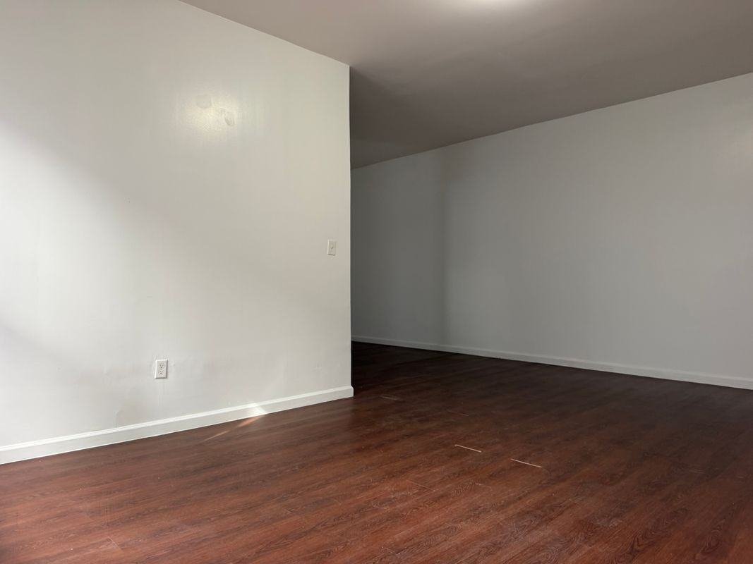 225 E 53rd St - Photo 5 of 24