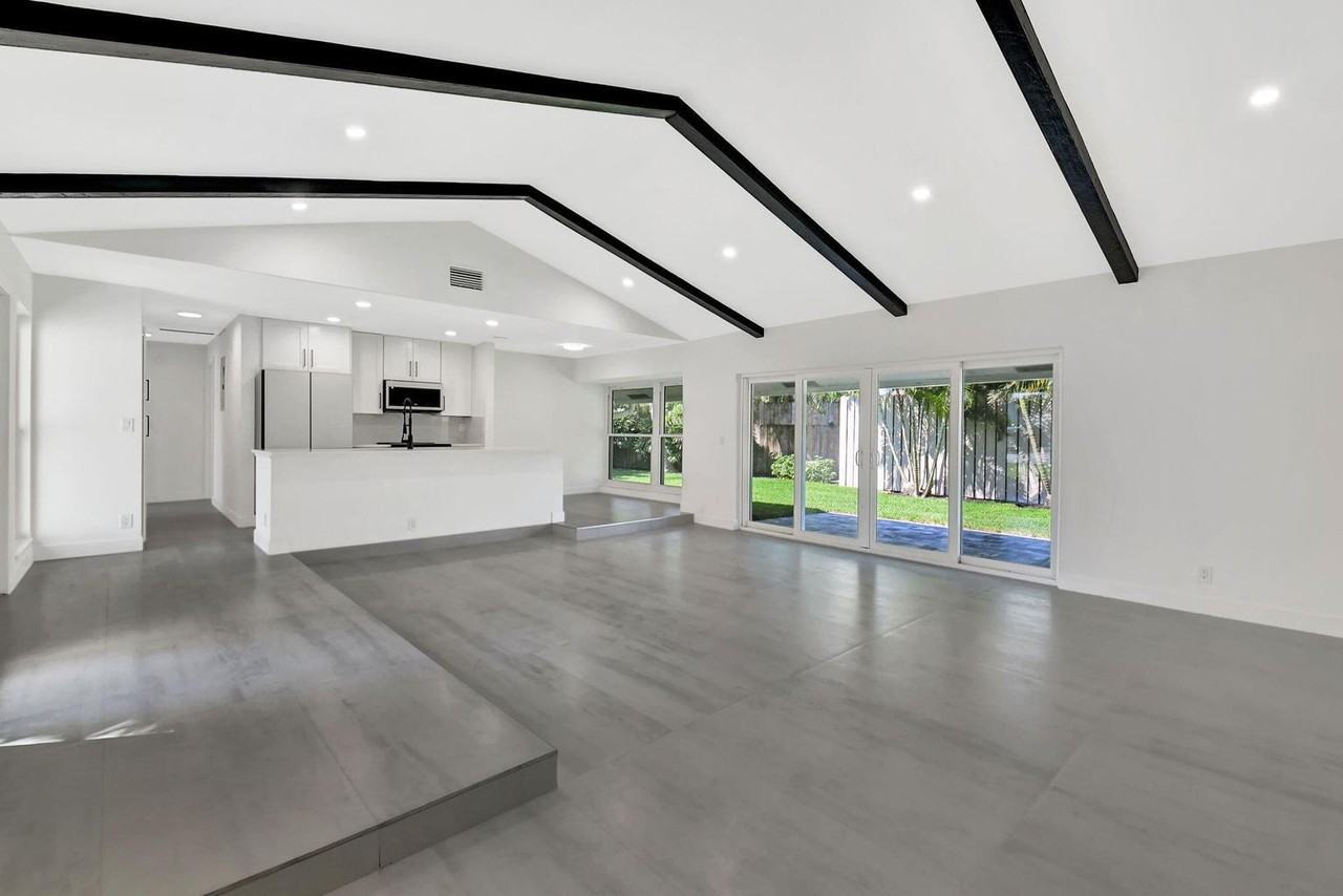2918 Cormorant Rd - Photo 2 of 37