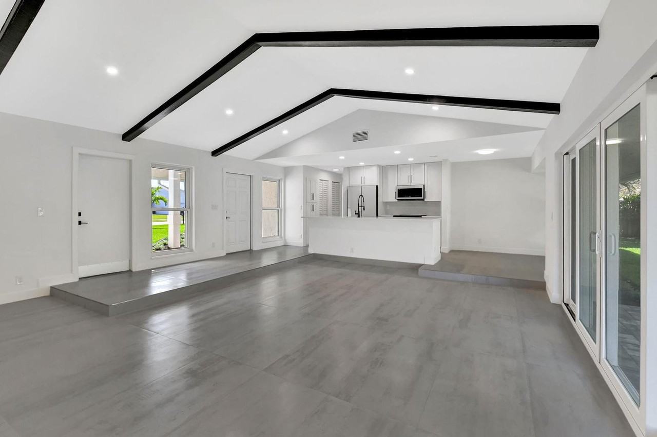 2918 Cormorant Rd - Photo 3 of 37