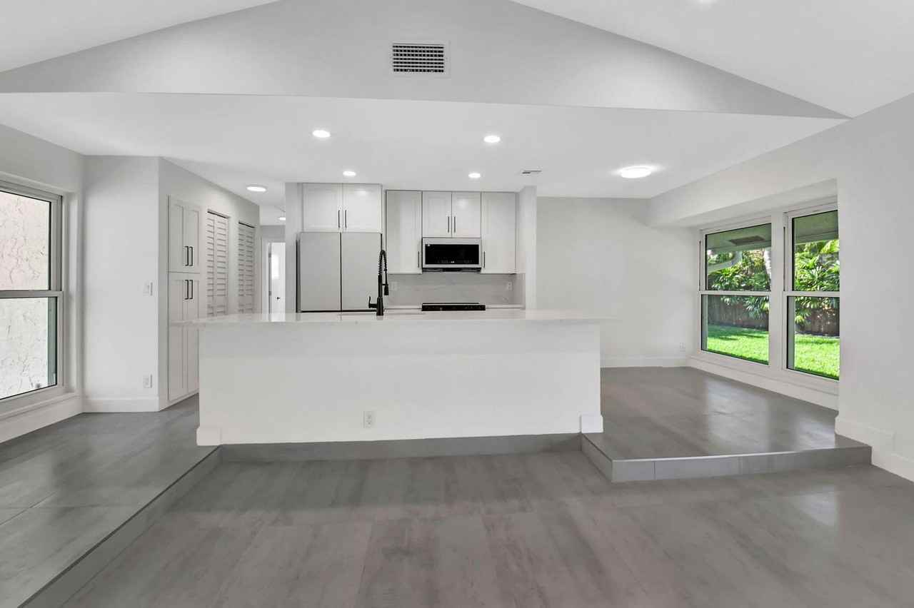 2918 Cormorant Rd - Photo 4 of 37