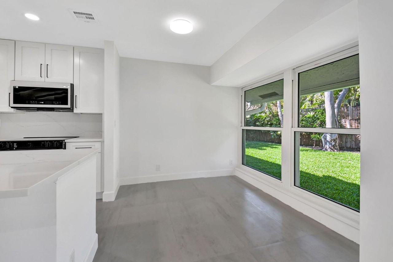 2918 Cormorant Rd - Photo 5 of 37