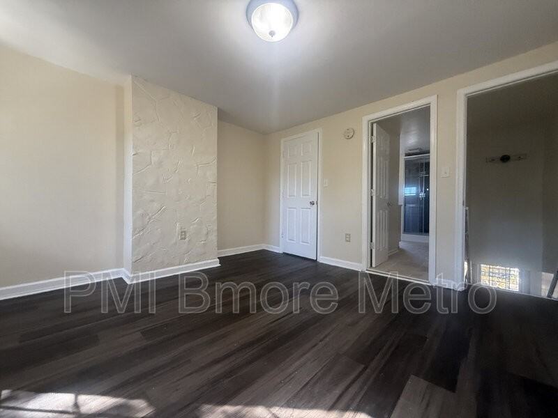 906 W Lombard St - Photo 6 of 15