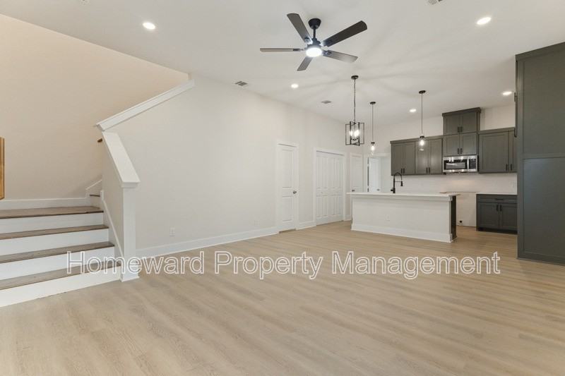 8007 Doreen Ave - Photo 2 of 12
