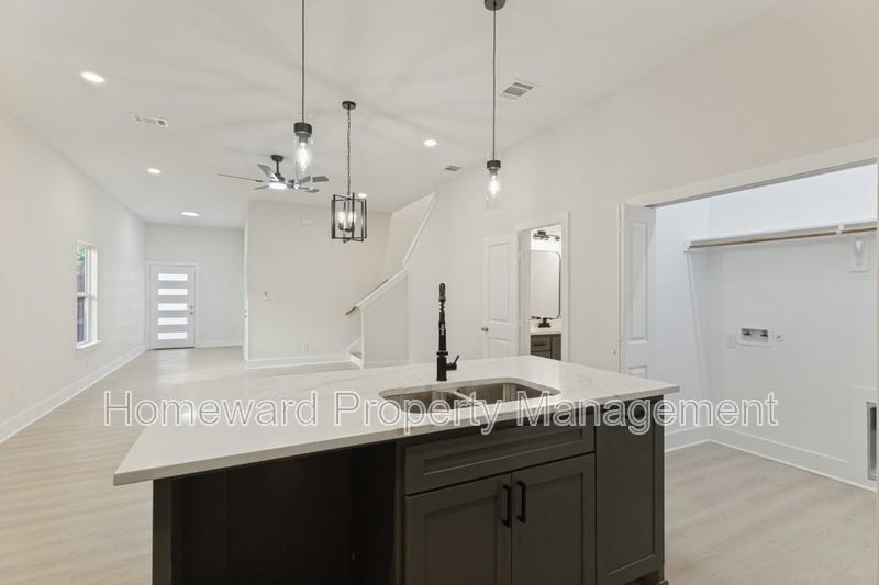8007 Doreen Ave - Photo 4 of 12