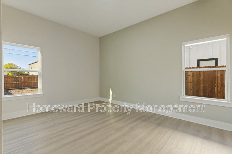8007 Doreen Ave - Photo 5 of 12
