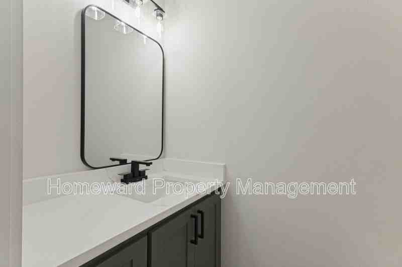8007 Doreen Ave - Photo 6 of 12