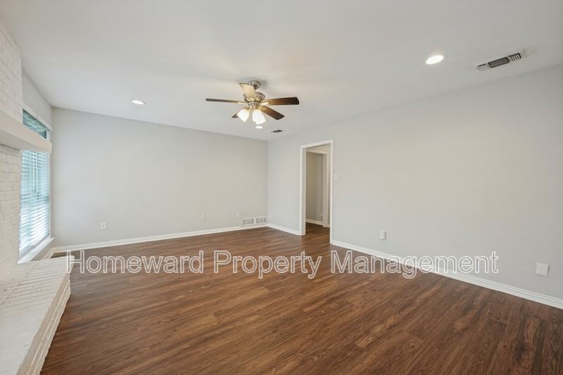 5853 Lance Ct - Photo 3 of 12