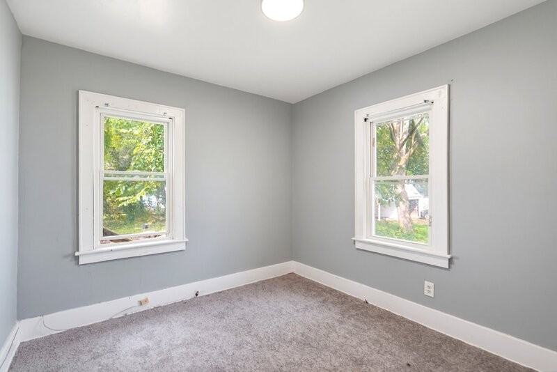 970 Mercer Ave - Photo 6 of 10