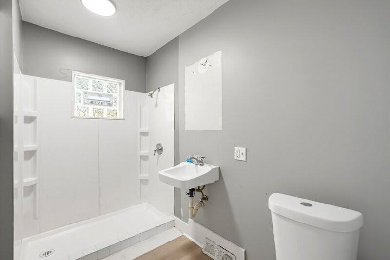 970 Mercer Ave - Photo 7 of 10