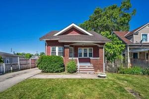featured image of 3338 E 119th St