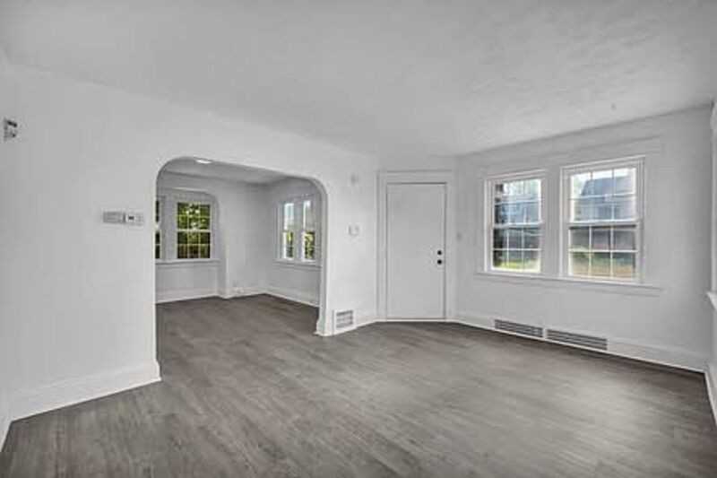 3338 E 119th St - Photo 2 of 10