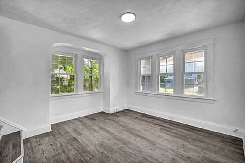 3338 E 119th St - Photo 3 of 10