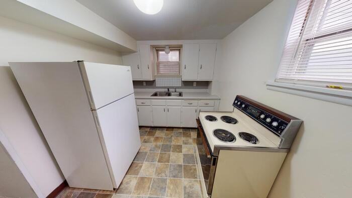 927 N 12th St - Photo 2 of 14