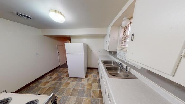 927 N 12th St - Photo 3 of 14
