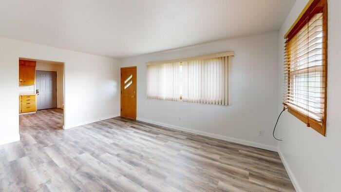 503 3rd Ave Ne - Photo 3 of 12