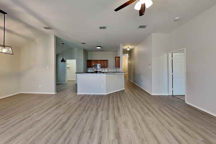 12301 Angel Food Ln - Photo 4 of 22