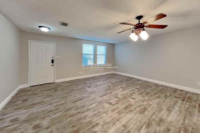 1001 Stone Chapel Way - Photo 4 of 20
